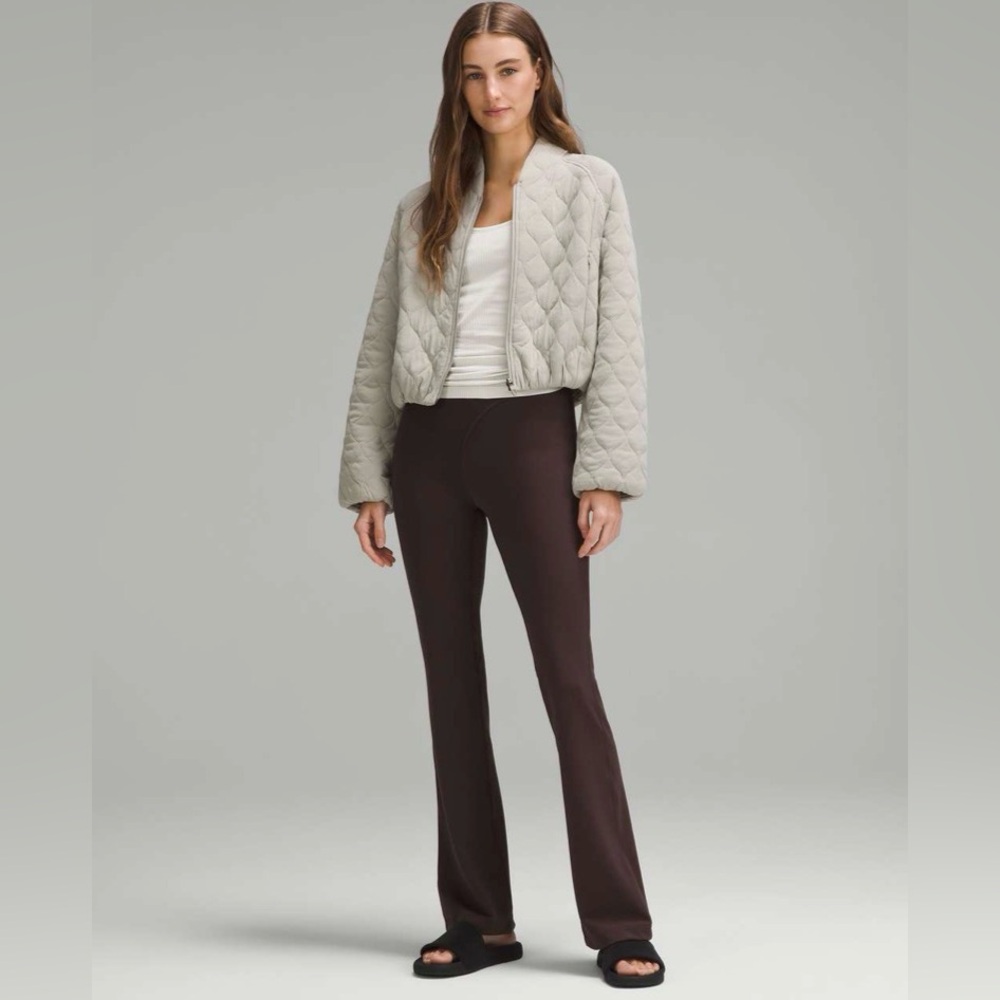 Lululemon SmoothCover Wrap-Waist Flared Pant 32"
Espresso Size 8